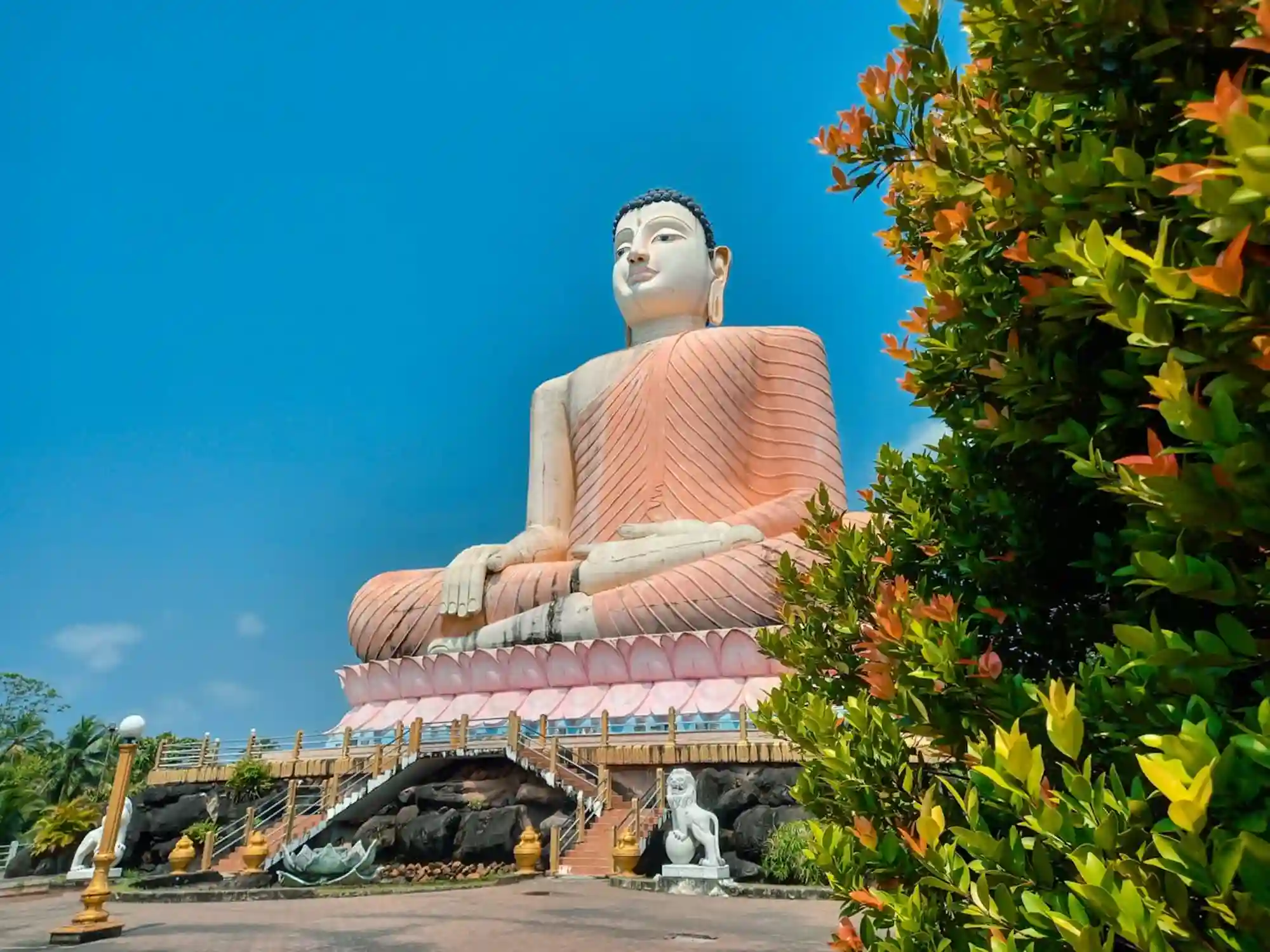 Kande Viharaya Buddha Statue