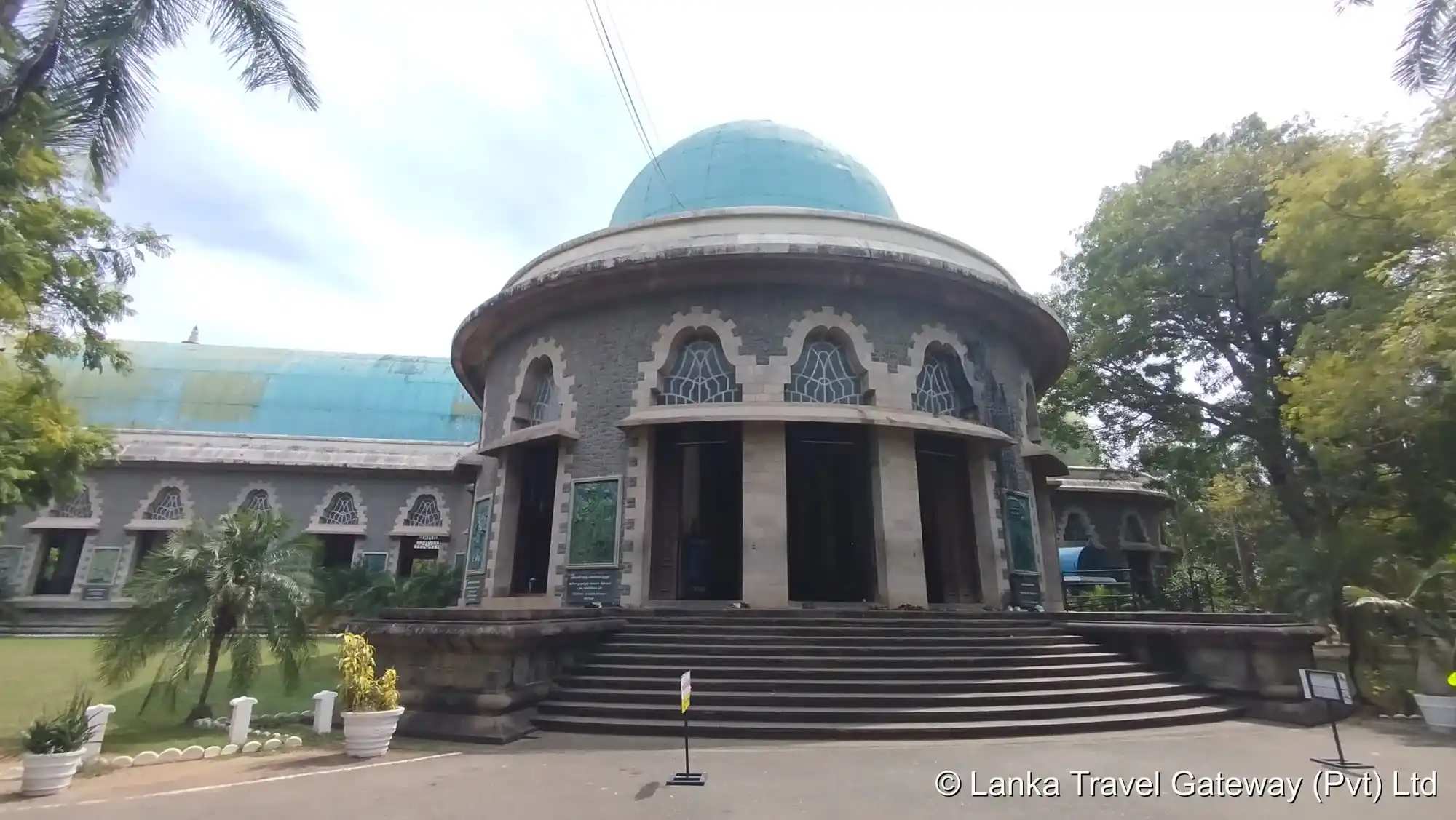 Side Chapel with Domed Roof